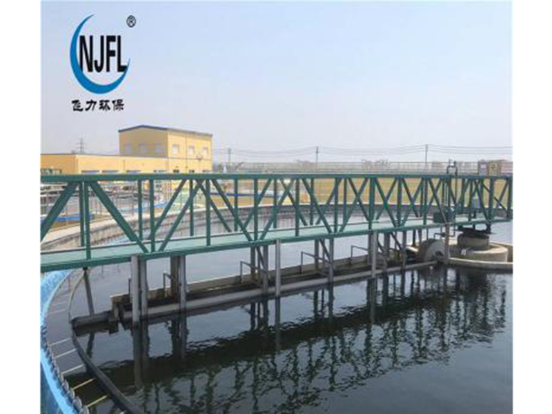 中心傳動垂架式刮泥機